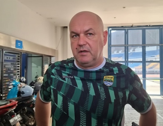 Bojan Hodak Tegaskan Kontrak Masih Berlaku